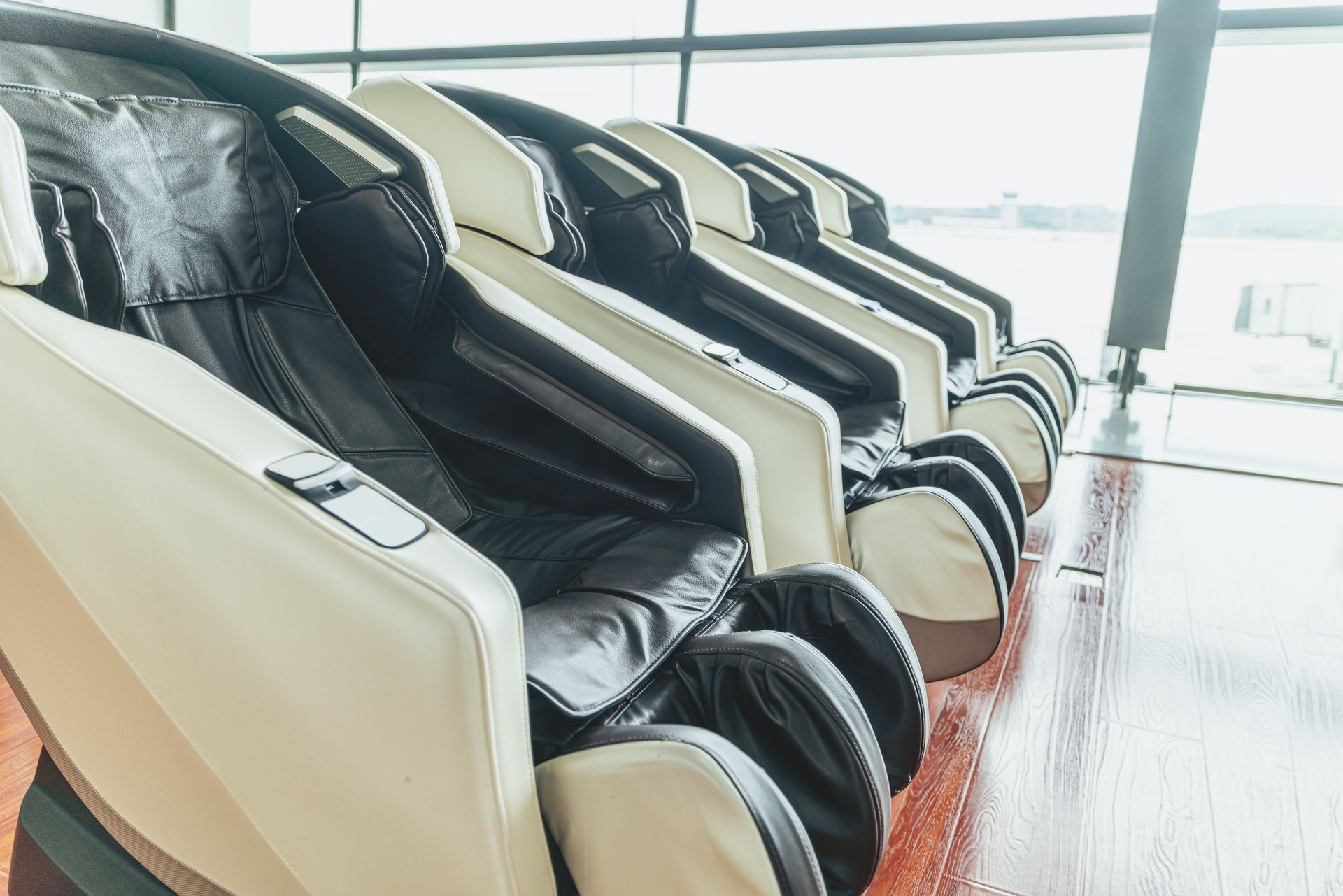 Shared rental massage chairs in the airport lobby